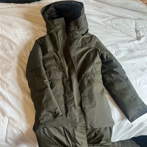 Lululemon Winter Warrior Parka Size 2 Olive Green